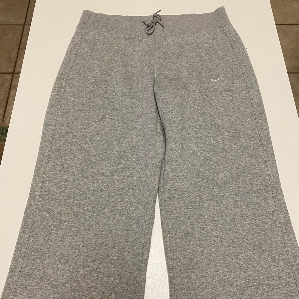 Women’s Nike sweatpants, size M